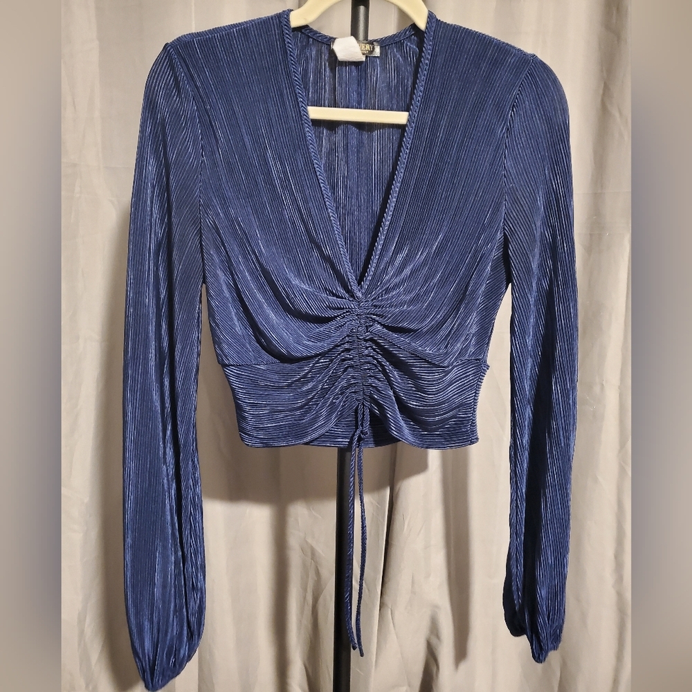 DISCOVERY Micro-pleat Crop Top
